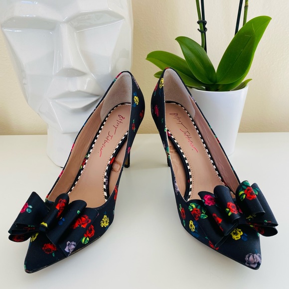 New Betsey Johnson black floral print pointed toe bow heels shoes - Picture 1 of 11